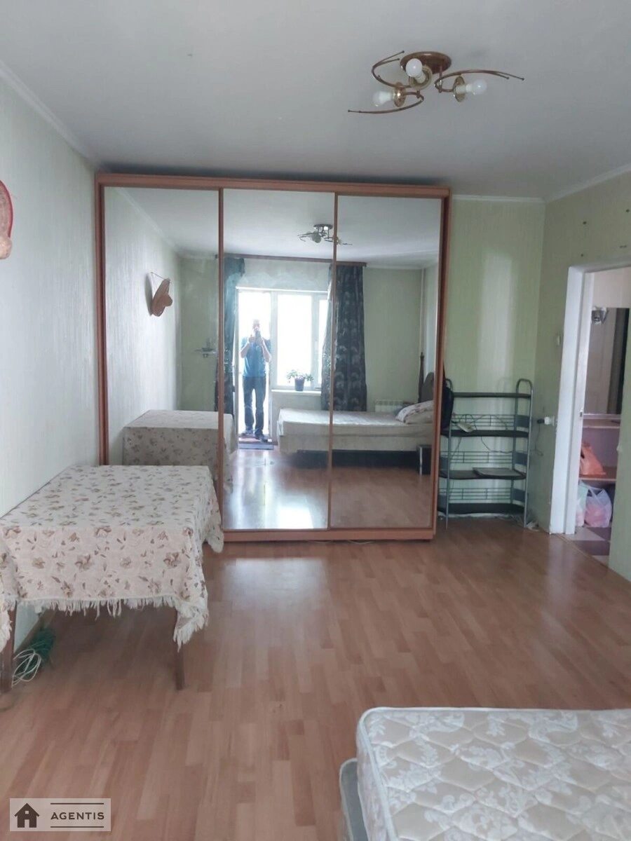 Здам квартиру 1 кімната, 34 m², 3 пов./9 поверхів. Оболонський район, Київ. 