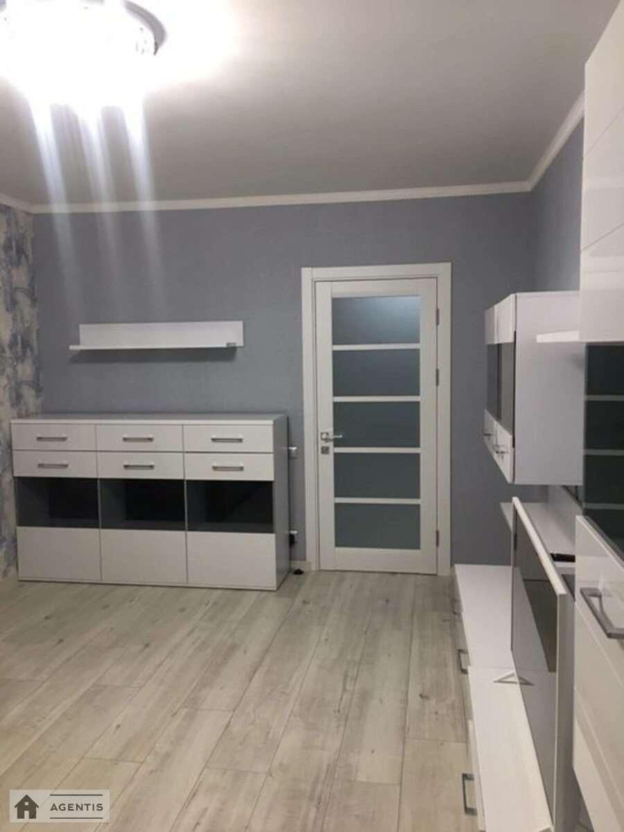 Сдам квартиру 1 комната, 53 m², 10 эт./25 этажей. 1, Хорольская 1, Киев. 