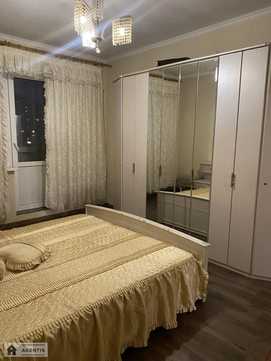 Сдам квартиру 3 комнаты, 70 m², 9 эт./9 этажей. 7, Миколи Бажана просп., Киев. 