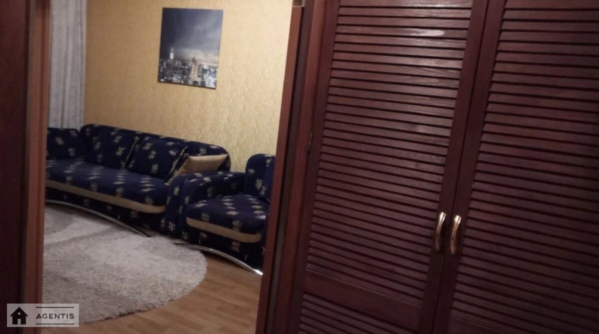 Здам квартиру 1 кімната, 32 m², 3 пов./5 поверхів. 20, Поліська 20, Київ. 