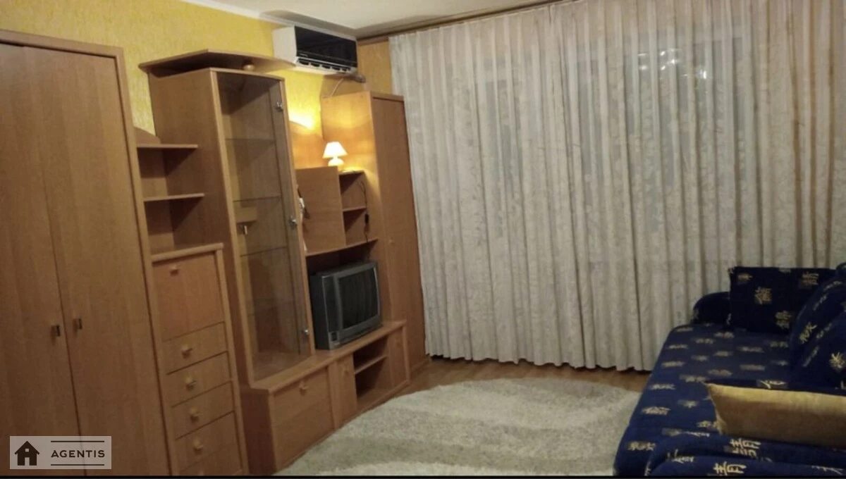 Apartment for rent 1 room, 32 m², 3rd fl./5 floors. 20, Poliska 20, Kyiv. 