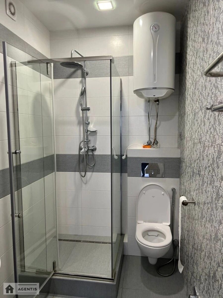 Сдам квартиру 3 комнаты, 86 m², 7 эт./25 этажей. Соломянська вул., Киев. 