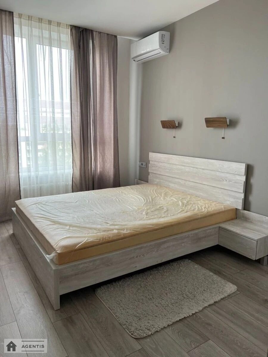 Сдам квартиру 3 комнаты, 86 m², 7 эт./25 этажей. Соломянська вул., Киев. 