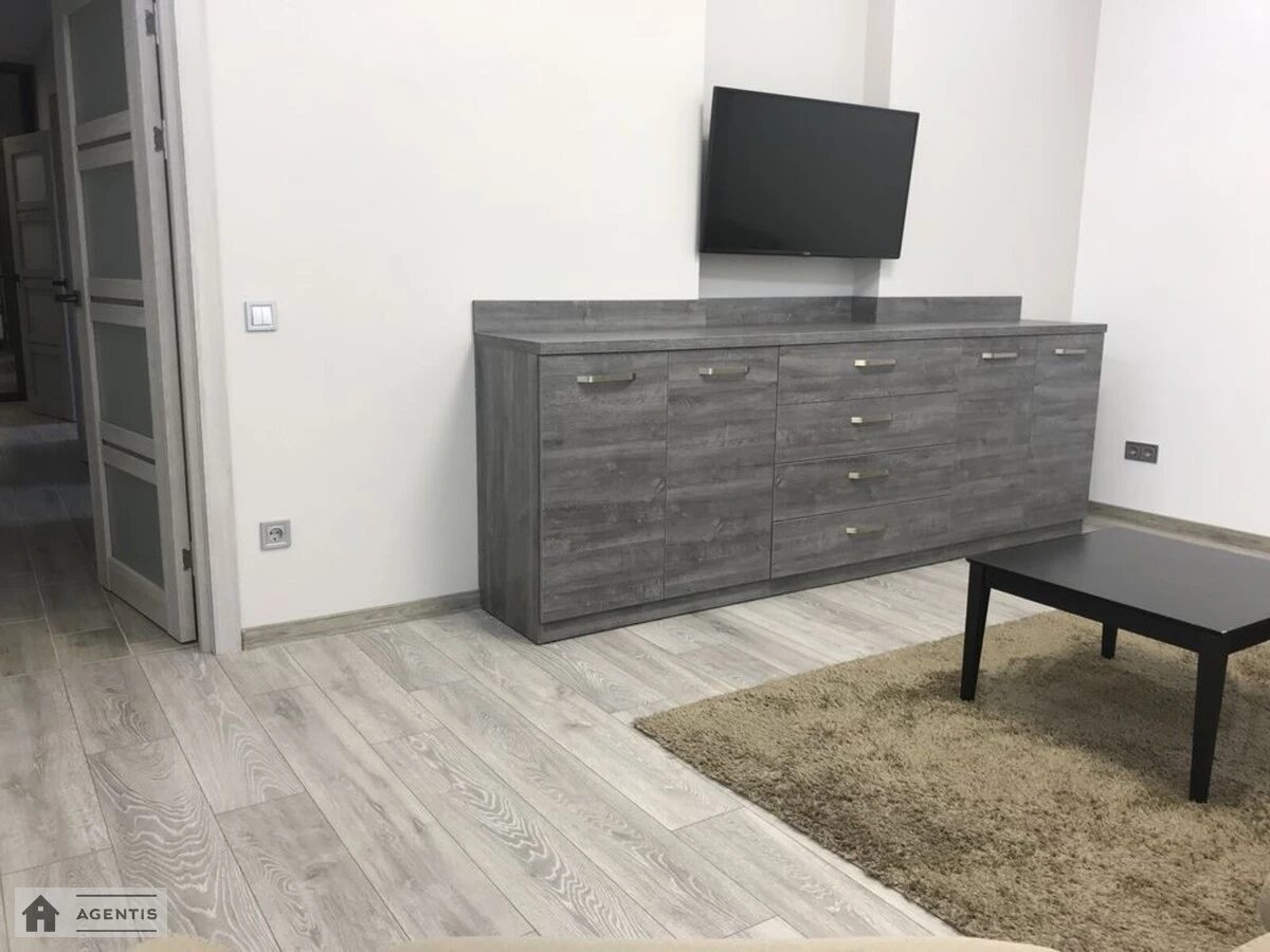 Сдам квартиру 3 комнаты, 86 m², 7 эт./25 этажей. Соломянська вул., Киев. 