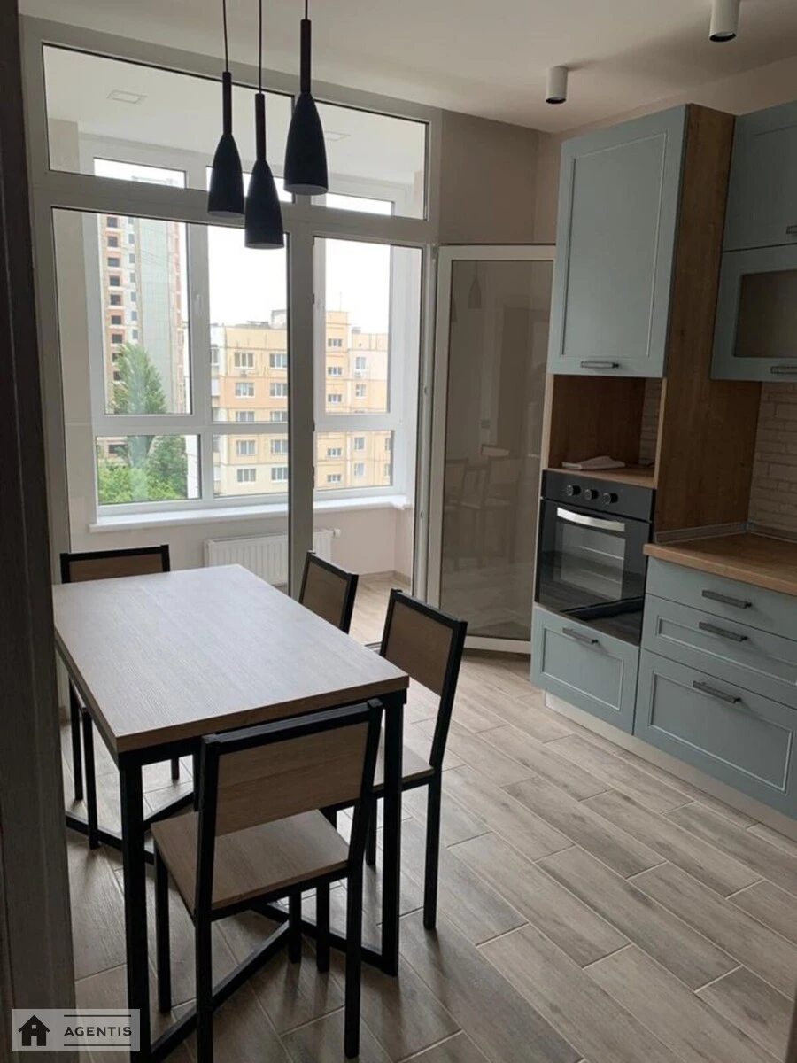 Apartment for rent 3 rooms, 86 m², 7th fl./25 floors. Solomyanska vul., Kyiv. 