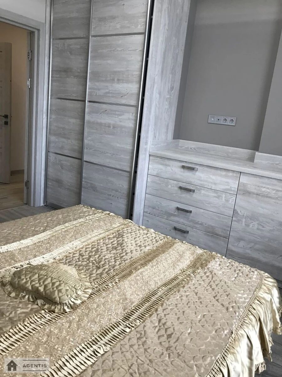 Здам квартиру 3 кімнати, 86 m², 7 пов./25 поверхів. Соломянська вул., Київ. 