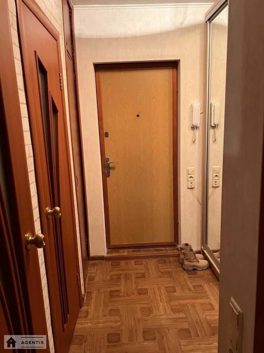 Apartment for rent 1 room, 38 m², 4th fl./9 floors. 8, Lytovskiy 8, Kyiv. 