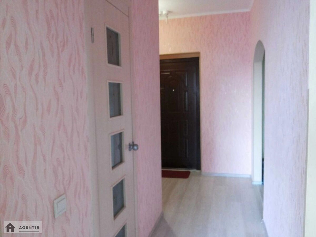 Сдам квартиру 1 комната, 41 m², 9 эт./24 этажа. 6, Драгоманова 6, Киев. 