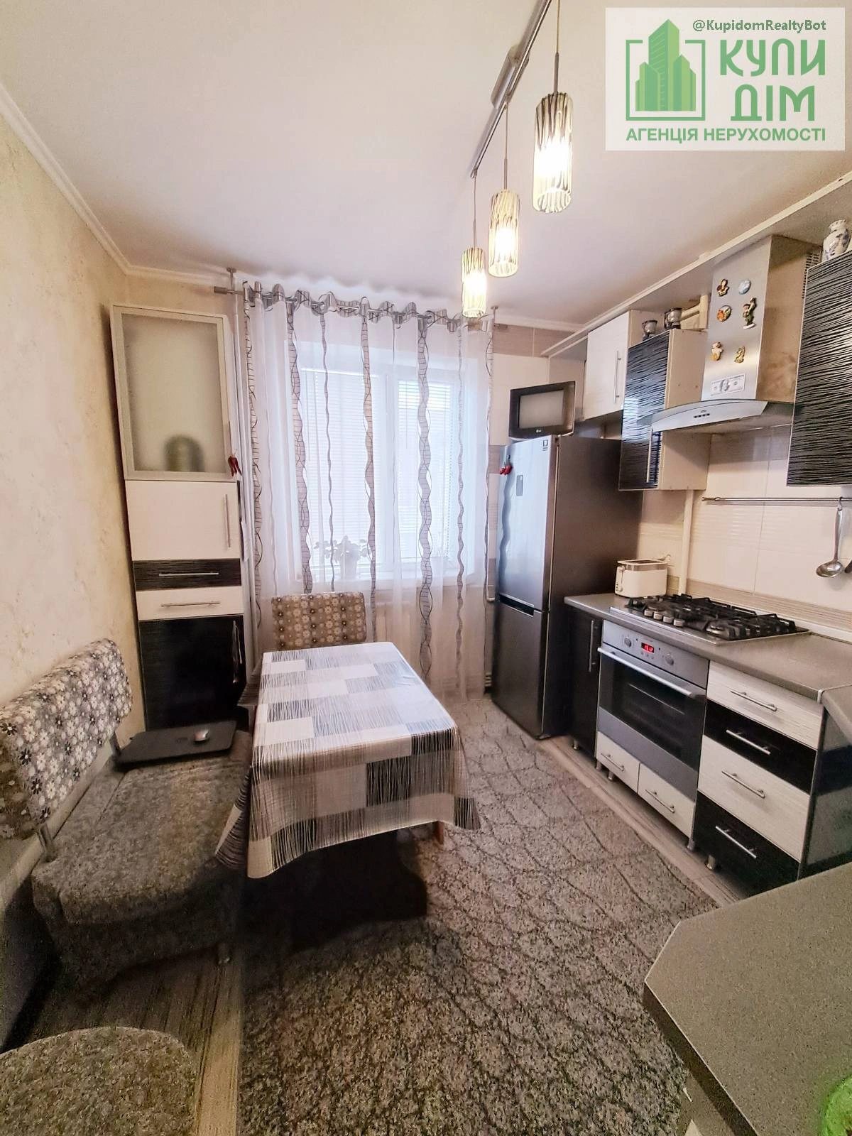 Продаж квартири 2 кімнати, 51 m², 7 пов./10 поверхів. Подільський (ленінський), Кропивницький. 