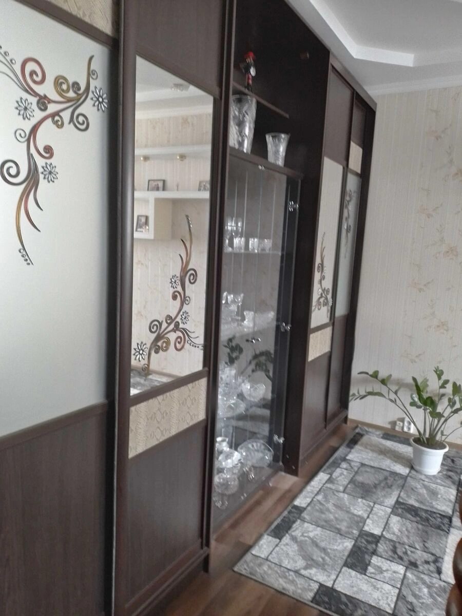 Apartments for sale 2 rooms, 51 m², 7th fl./10 floors. Подільський (ленінський), Kropyvnytskyy. 