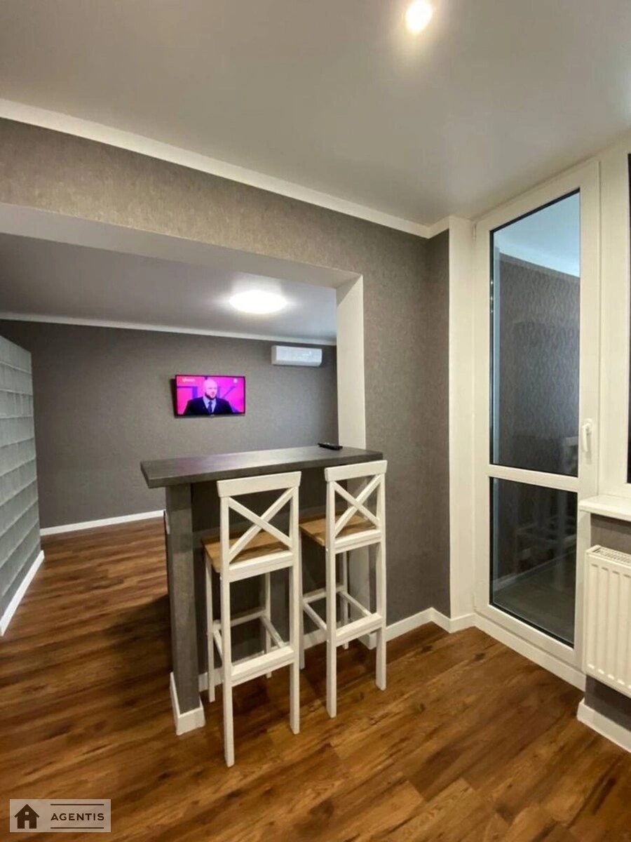 Сдам квартиру 1 комната, 41 m², 22 эт./26 этажей. Соломії Крушельницької вул., Киев. 