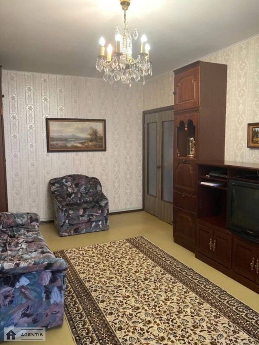 Apartment for rent 1 room, 35 m², 2nd fl./6 floors. 92, Velyka Vaselkivska 92, Kyiv. 