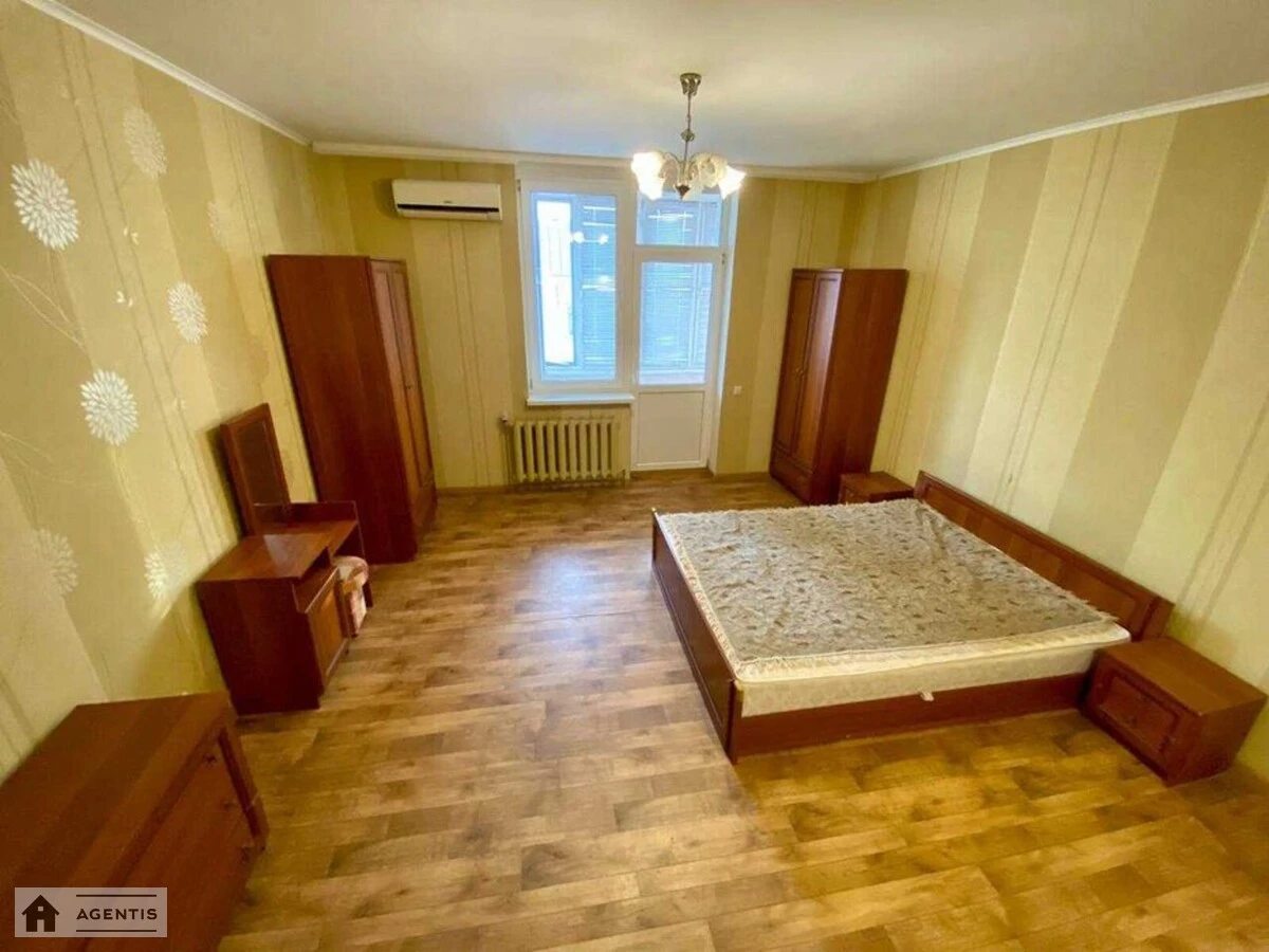 Сдам квартиру 2 комнаты, 75 m², 21 эт./25 этажей. 152, Харьковское 152, Киев. 