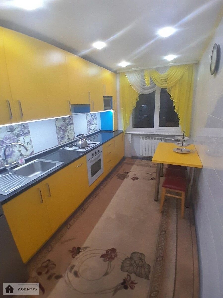 Сдам квартиру 3 комнаты, 64 m², 5 эт./9 этажей. 9, Доківська вул., Киев. 