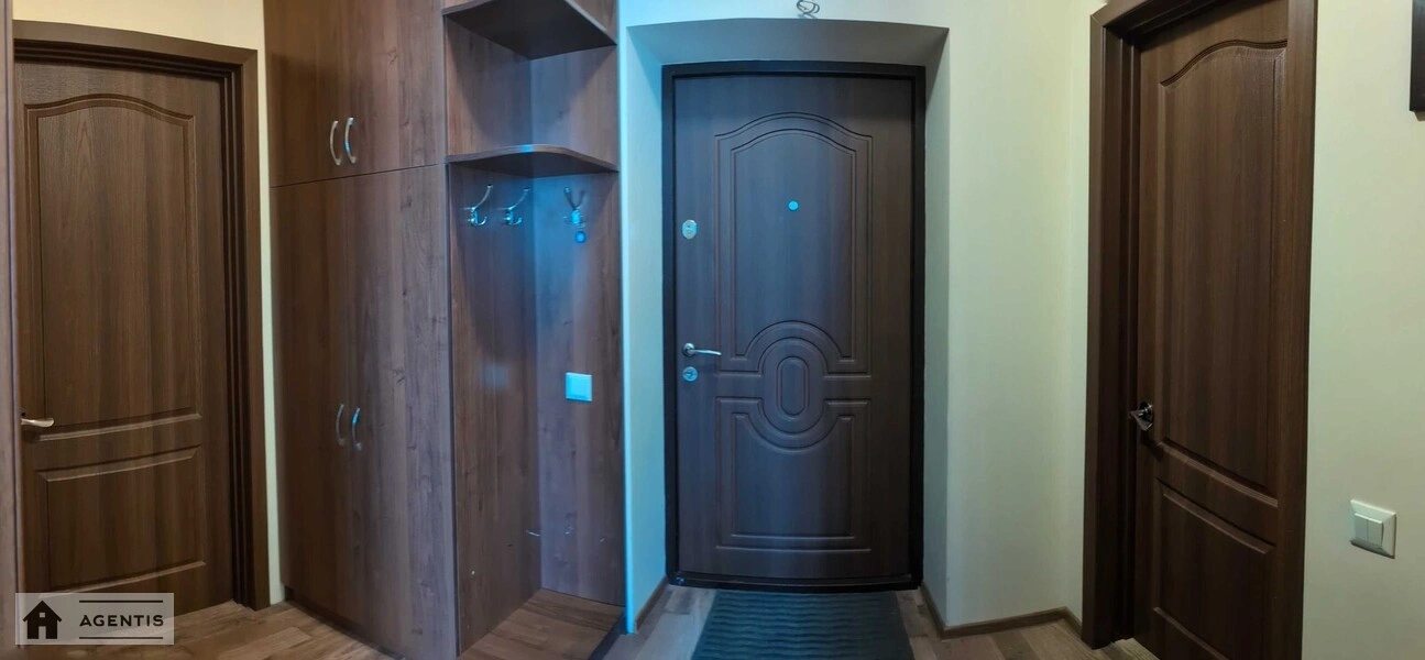 Apartment for rent 1 room, 39 m², 3rd fl./5 floors. 3, Volynska 3, Kyiv. 