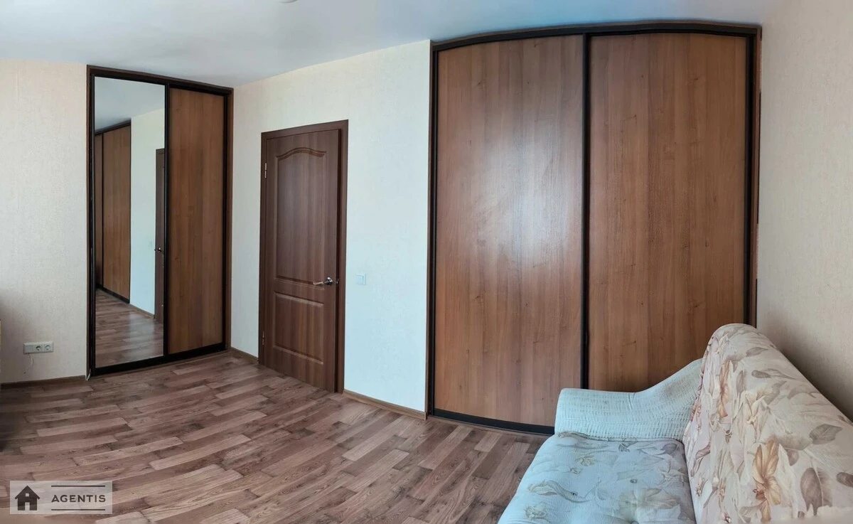 Apartment for rent 1 room, 39 m², 3rd fl./5 floors. 3, Volynska 3, Kyiv. 