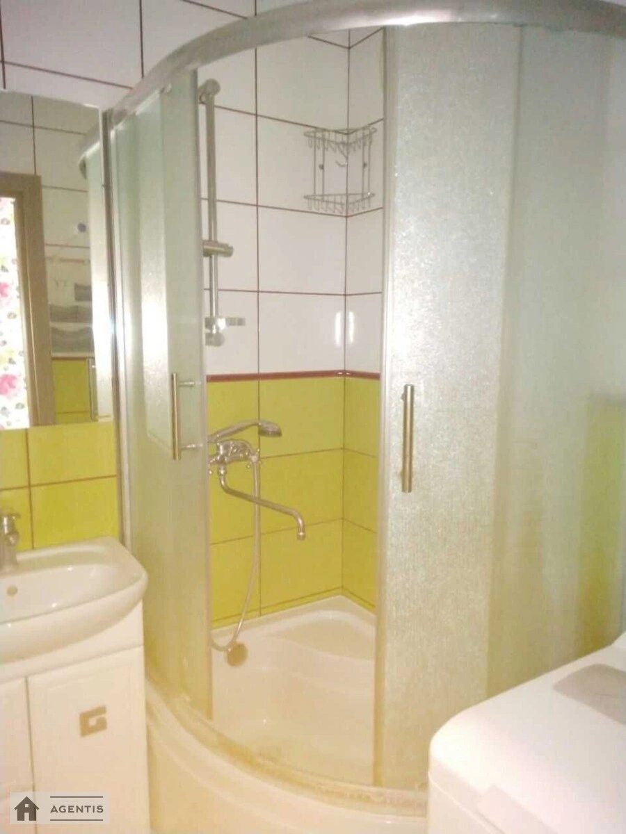 Сдам квартиру 2 комнаты, 48 m², 7 эт./12 этажей. 3, Андрія Малишка вул., Киев. 