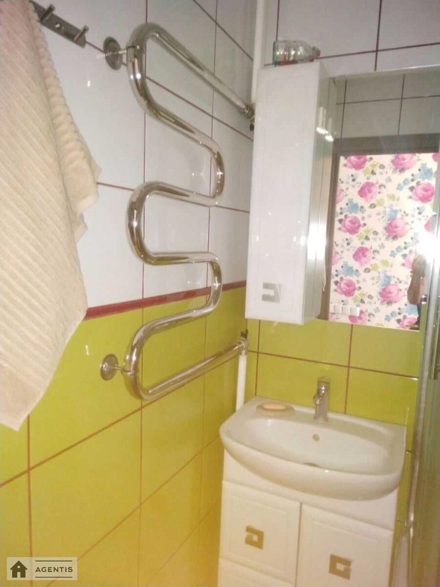 Сдам квартиру 2 комнаты, 48 m², 7 эт./12 этажей. 3, Андрія Малишка вул., Киев. 