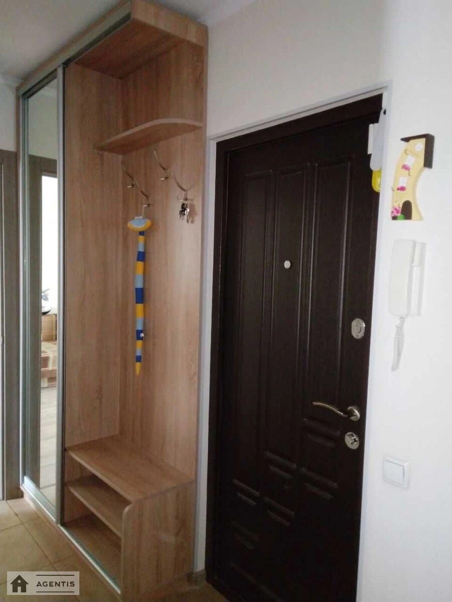 Сдам квартиру 2 комнаты, 48 m², 7 эт./12 этажей. 3, Андрія Малишка вул., Киев. 