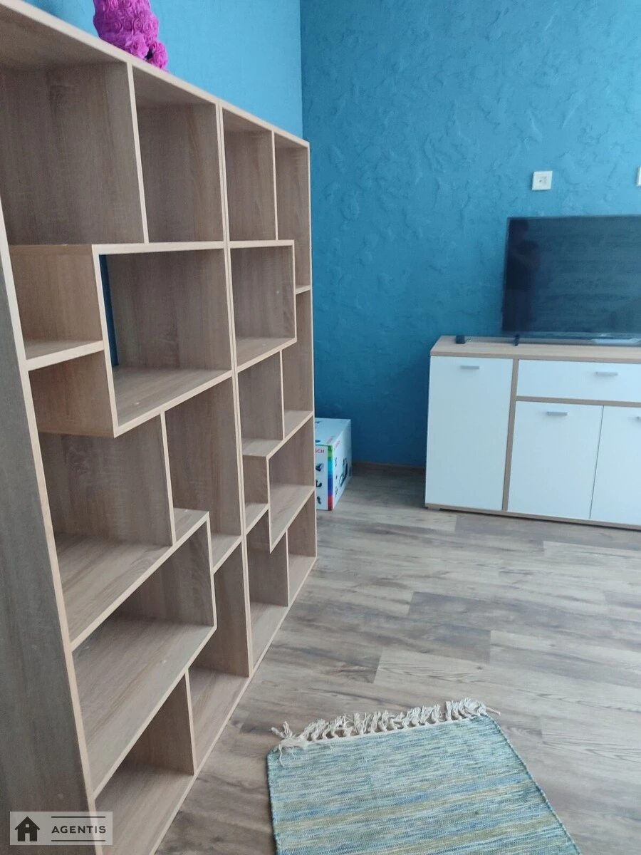 Сдам квартиру 3 комнаты, 80 m², 12 эт./24 этажа. Кадетский Гай, Киев. 