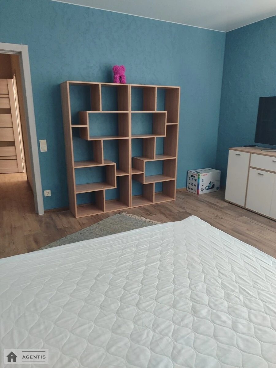 Сдам квартиру 3 комнаты, 80 m², 12 эт./24 этажа. Кадетский Гай, Киев. 