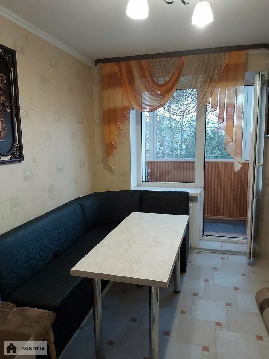 Apartment for rent 3 rooms, 79 m², 5th fl./9 floors. Kotsyubynske. 