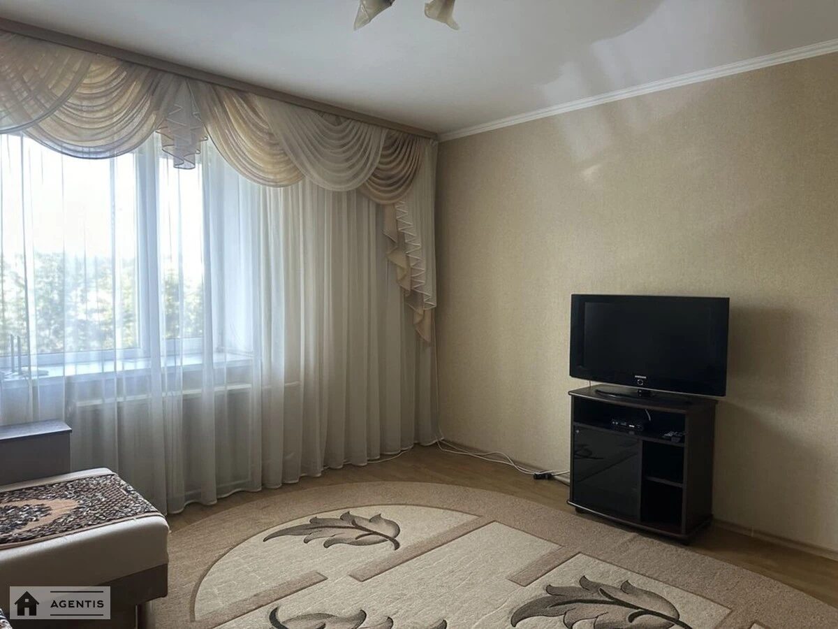 Apartment for rent 3 rooms, 79 m², 5th fl./9 floors. Kotsyubynske. 