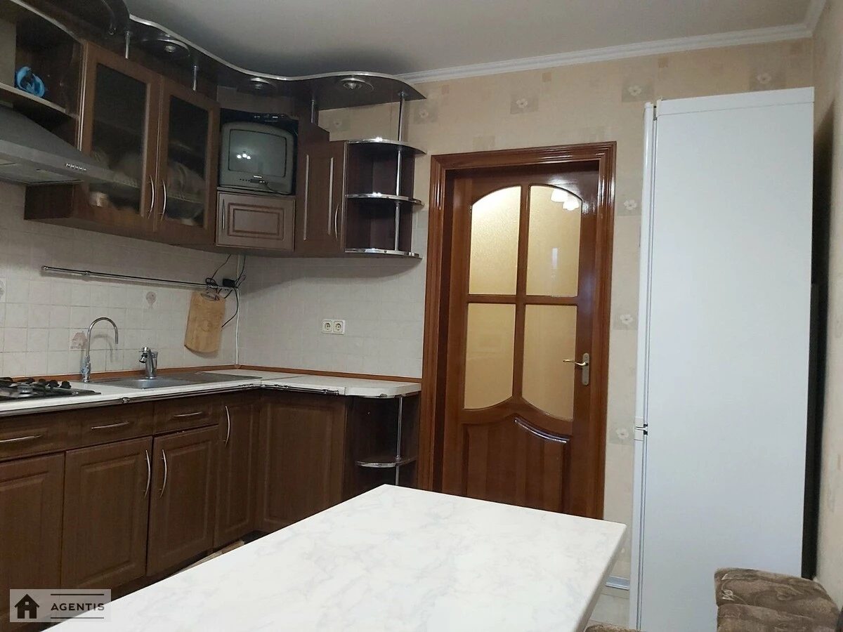 Apartment for rent 3 rooms, 79 m², 5th fl./9 floors. Kotsyubynske. 