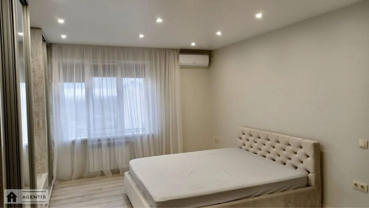 Сдам квартиру 1 комната, 43 m², 21 эт./22 этажа. 10, Доківська вул., Киев. 