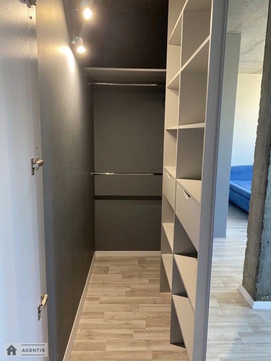 Сдам квартиру 1 комната, 40 m², 17 эт./26 этажей. 15, Соломії Крушельницької вул., Киев. 