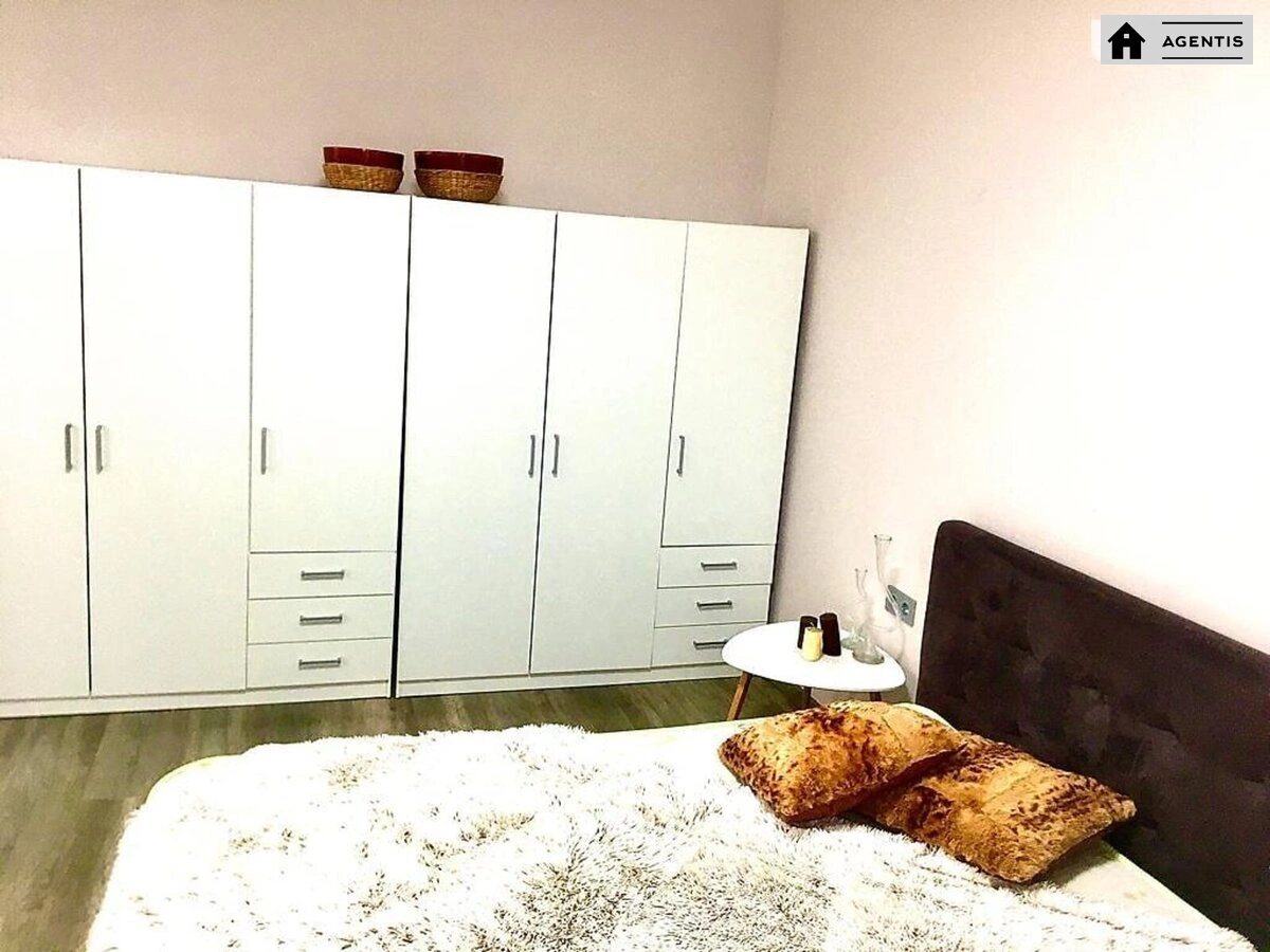 Сдам квартиру 2 комнаты, 67 m², 10 эт./17 этажей. 59, Жилянская 59, Киев. 