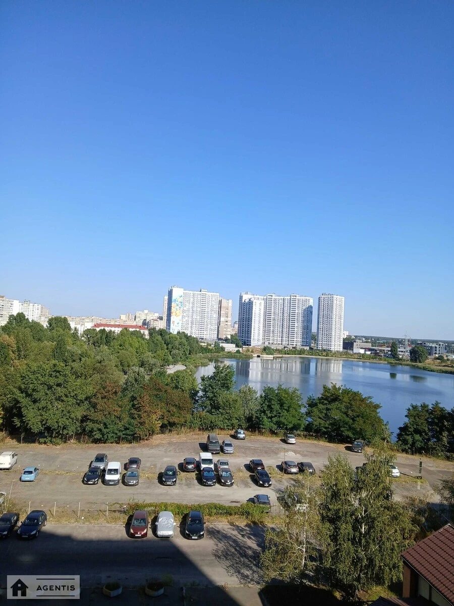 Сдам квартиру 2 комнаты, 60 m², 7 эт./16 этажей. 31, Драгоманова 31, Киев. 