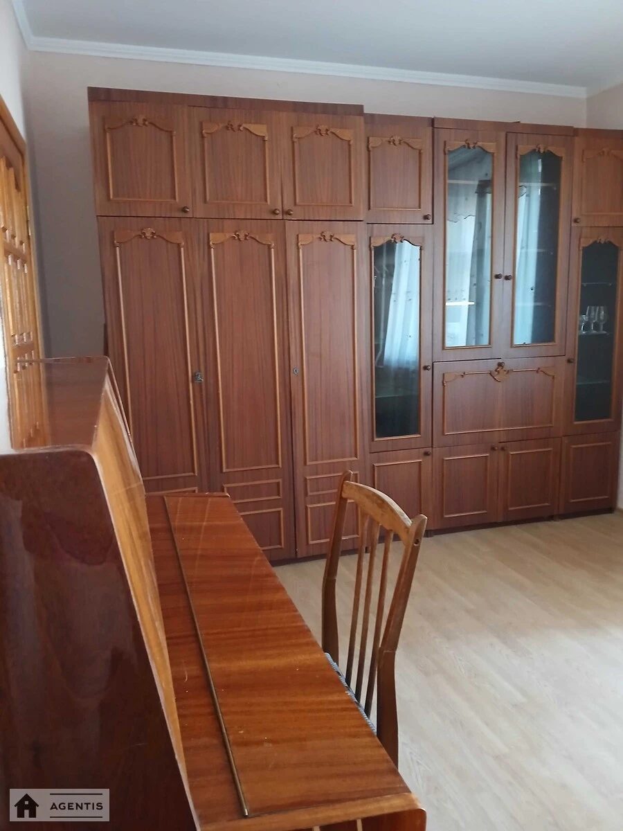 Здам квартиру 2 кімнати, 60 m², 7 пов./16 поверхів. 31, Драгоманова 31, Київ. 