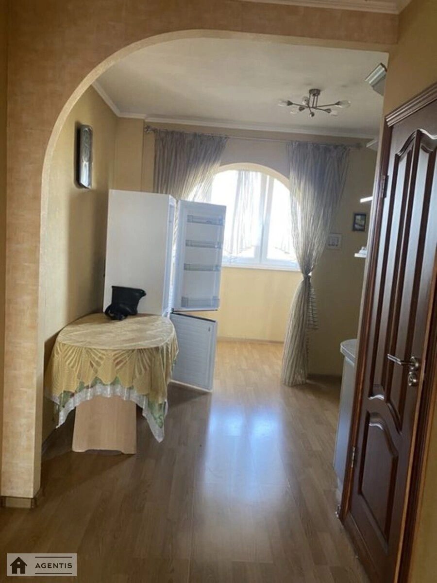 Apartment for rent 3 rooms, 78 m², 15th fl./16 floors. 5, Vasylya Ivanysa vul. Mykoly Mateyuka, Kyiv. 