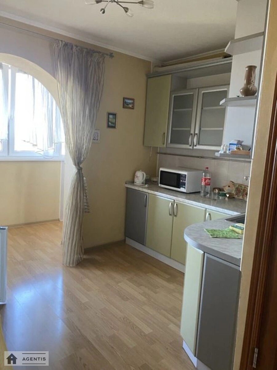 Сдам квартиру 3 комнаты, 78 m², 15 эт./16 этажей. 5, Василя Іваниса вул. (Миколи Матеюка), Киев. 