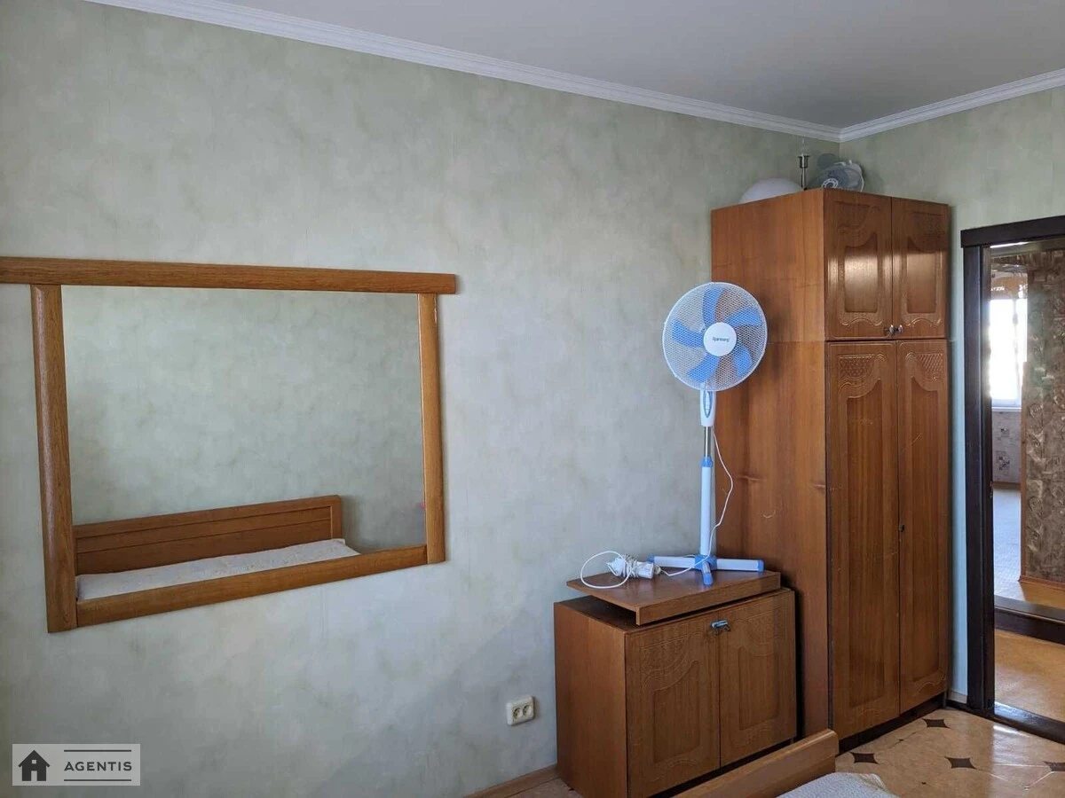 Сдам квартиру 2 комнаты, 55 m², 10 эт./18 этажей. Оноре де Бальзака вул., Киев. 