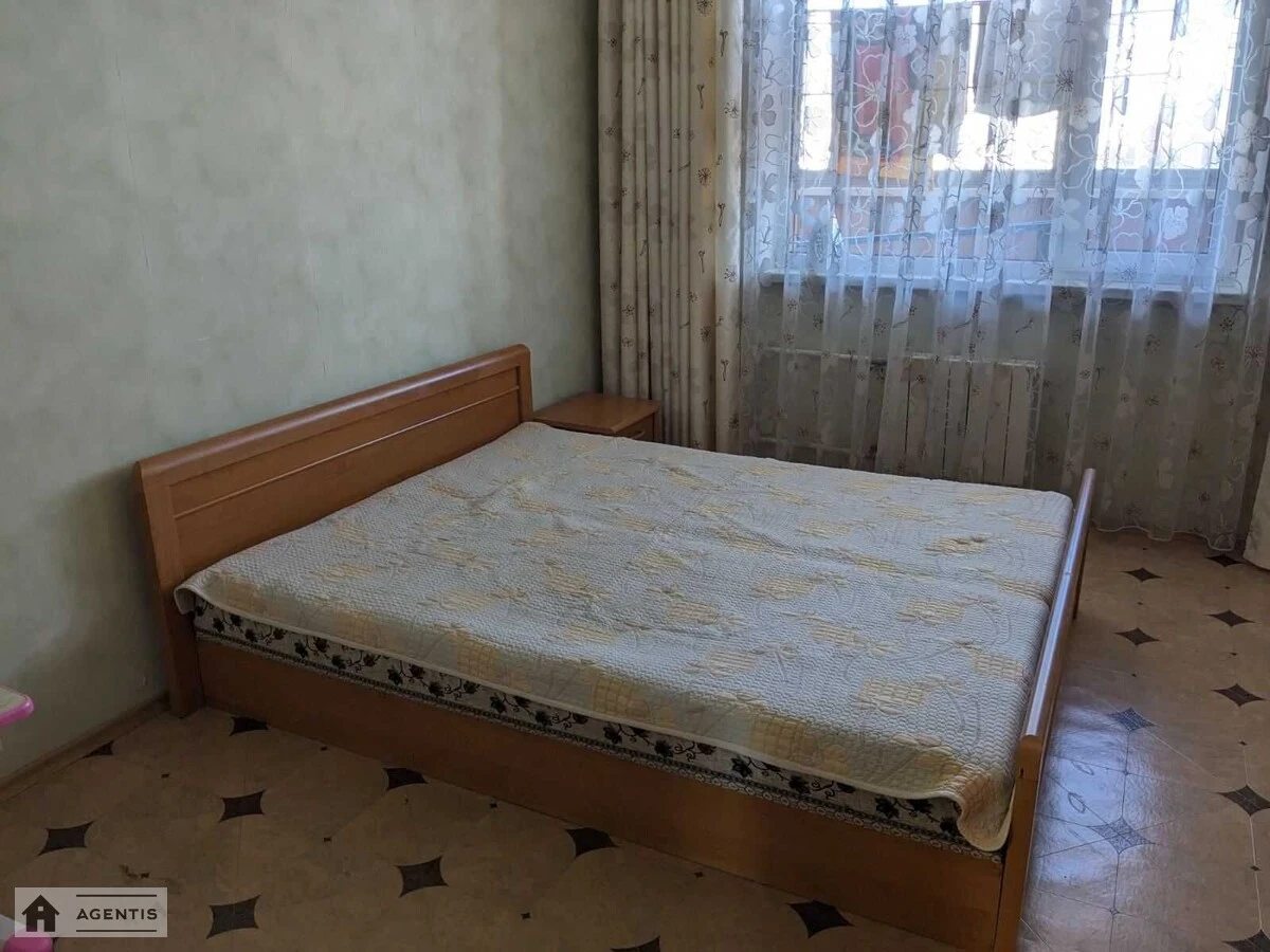 Сдам квартиру 2 комнаты, 55 m², 10 эт./18 этажей. Оноре де Бальзака вул., Киев. 