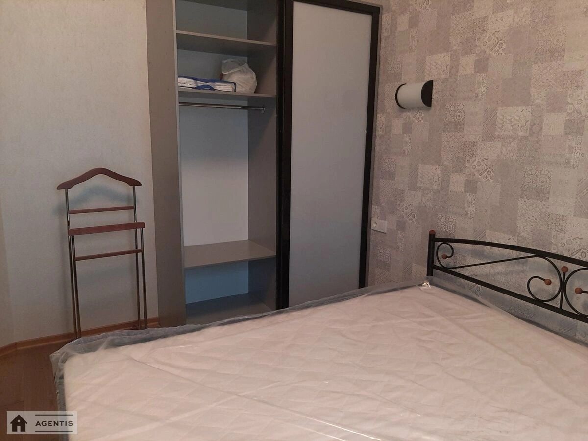 Сдам квартиру 3 комнаты, 90 m², 4 эт./17 этажей. 36, Євгена Коновальця вул. (Щорса), Киев. 