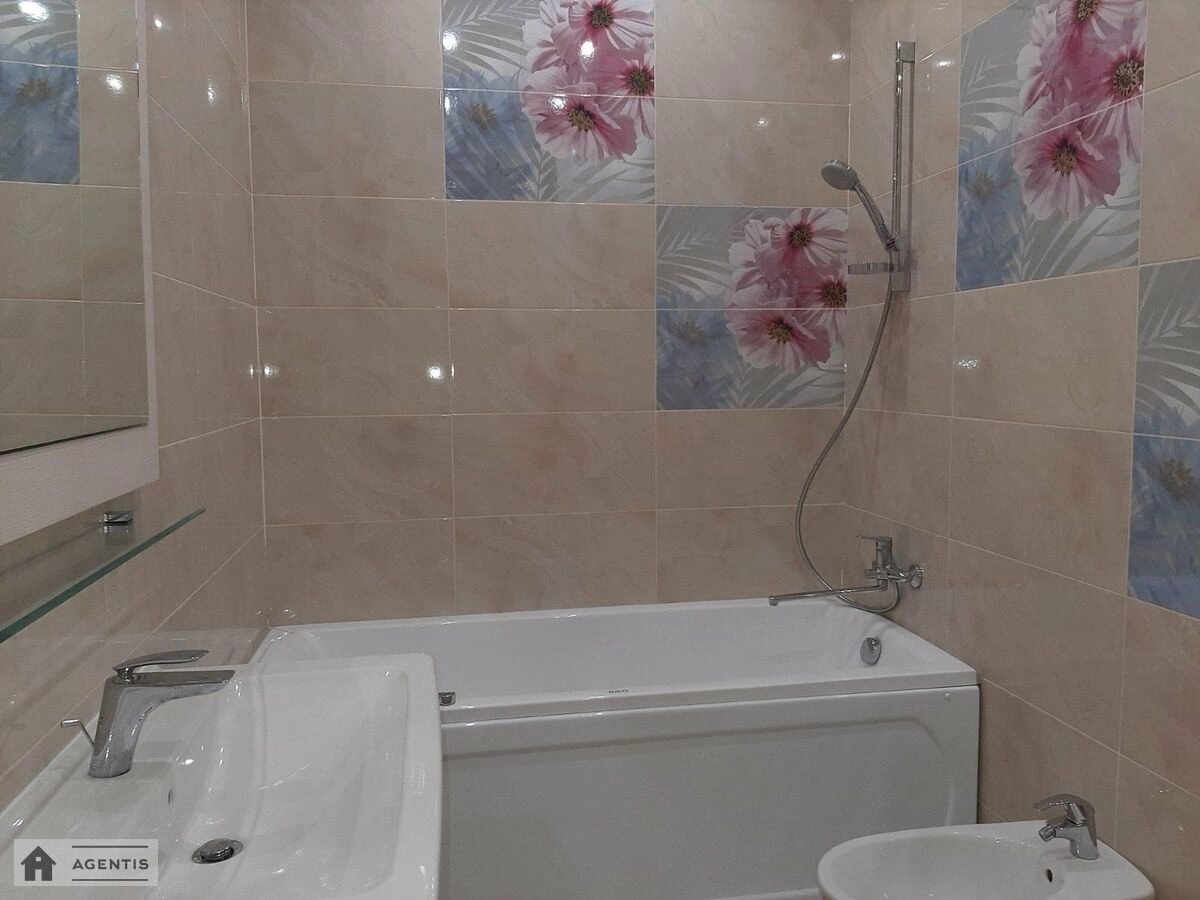 Apartment for rent 3 rooms, 90 m², 4th fl./17 floors. 36, Yevhena Konovaltsya vul. Shchorsa, Kyiv. 