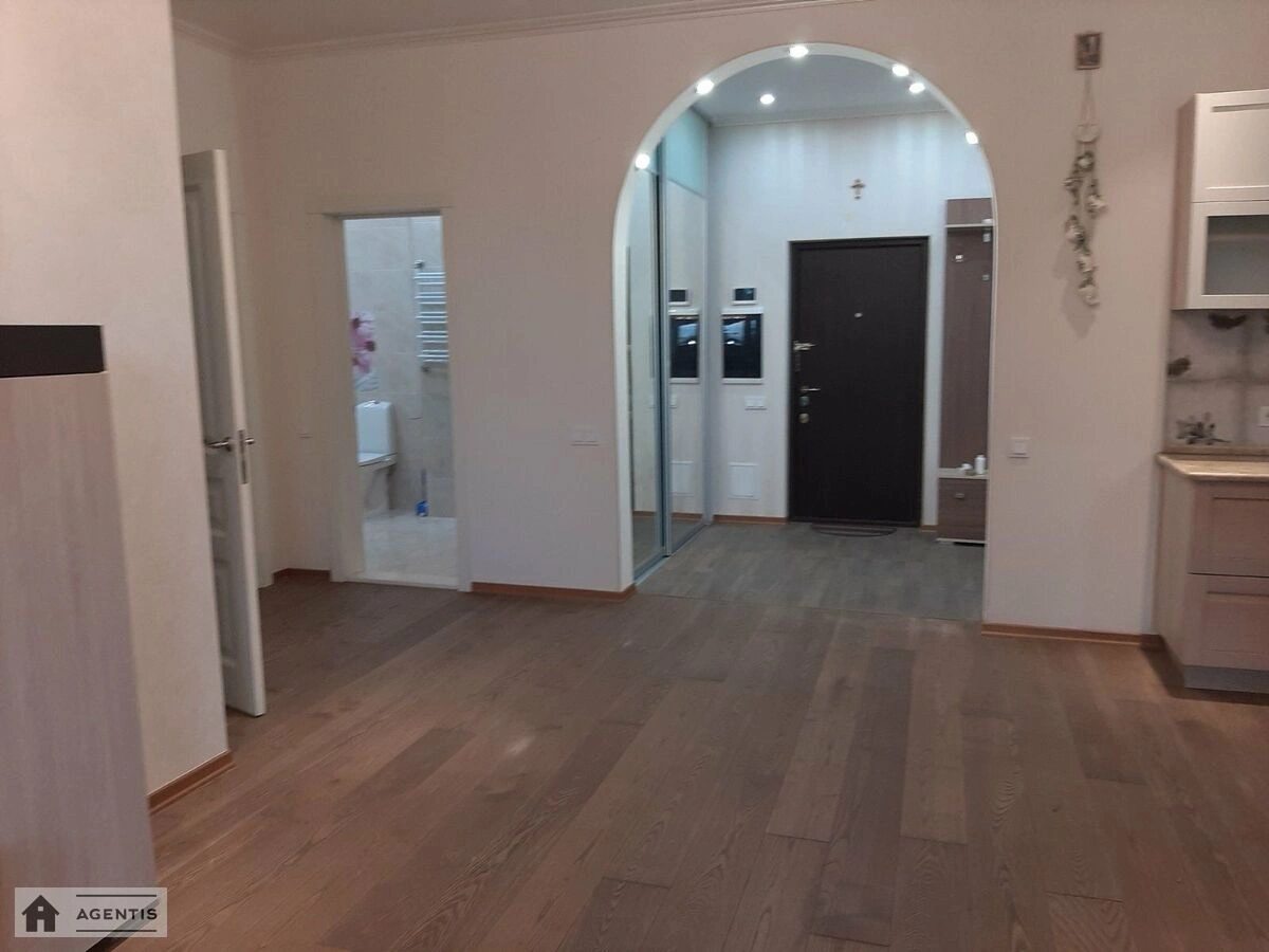 Сдам квартиру 3 комнаты, 90 m², 4 эт./17 этажей. 36, Євгена Коновальця вул. (Щорса), Киев. 