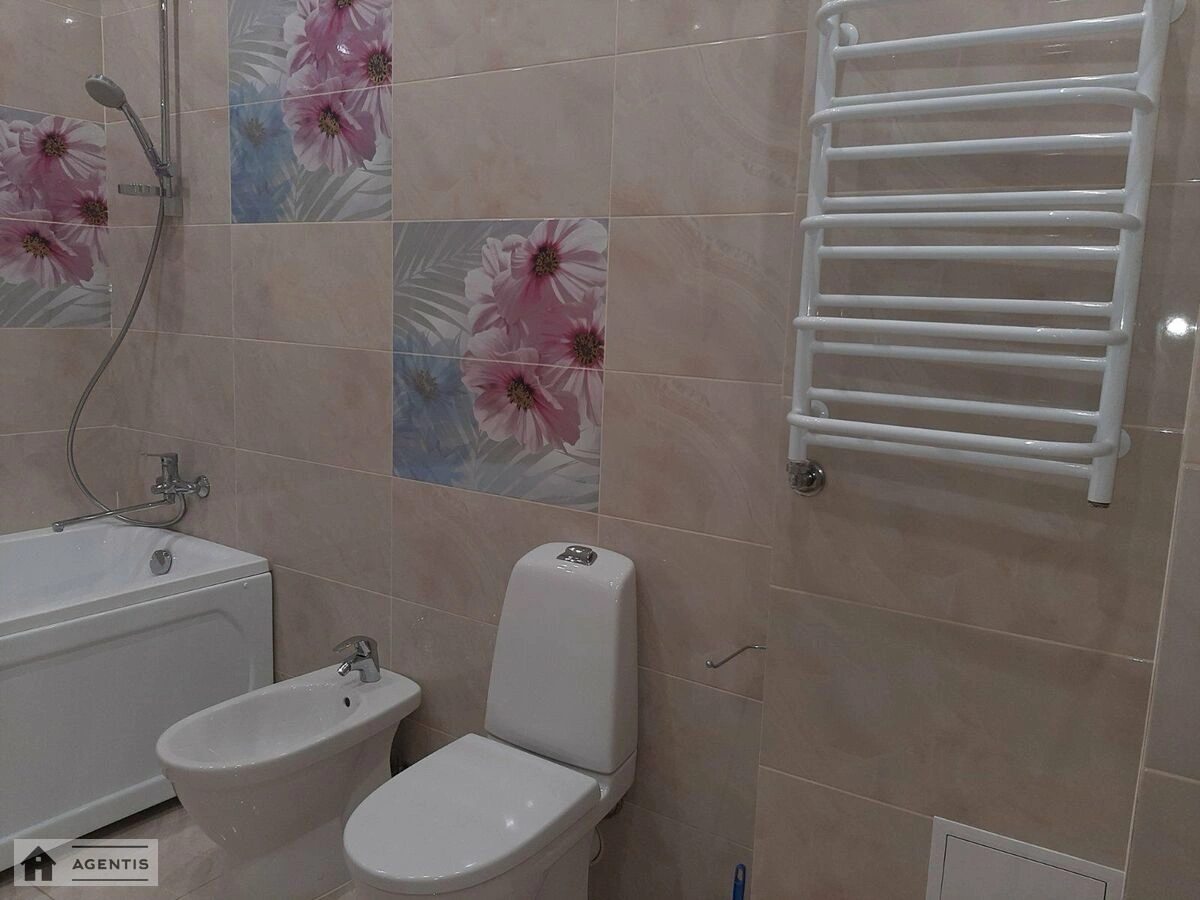 Здам квартиру 3 кімнати, 90 m², 4 пов./17 поверхів. 36, Євгена Коновальця вул. (Щорса), Київ. 