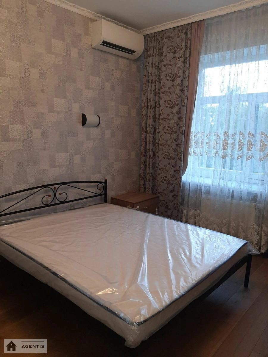 Apartment for rent 3 rooms, 90 m², 4th fl./17 floors. 36, Yevhena Konovaltsya vul. Shchorsa, Kyiv. 