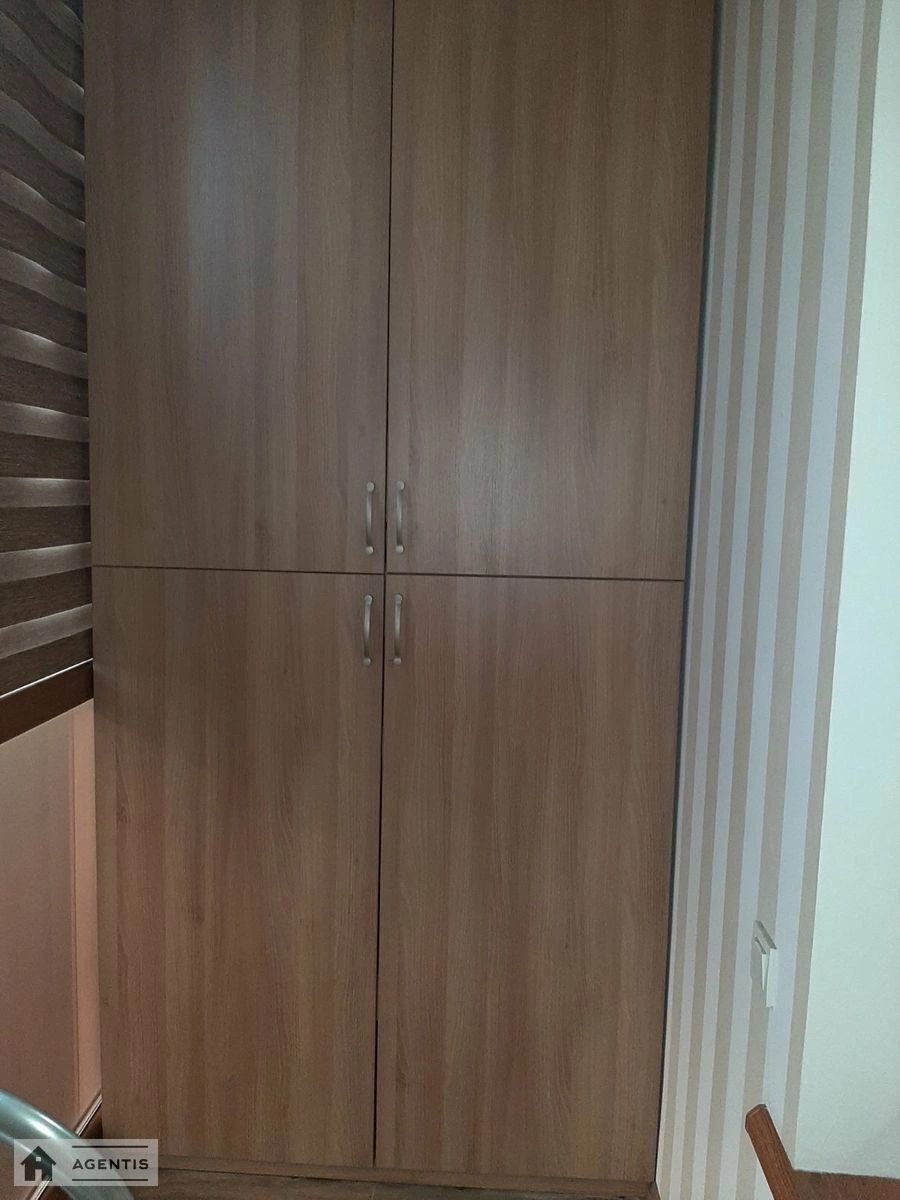 Сдам квартиру 3 комнаты, 90 m², 4 эт./17 этажей. 36, Євгена Коновальця вул. (Щорса), Киев. 