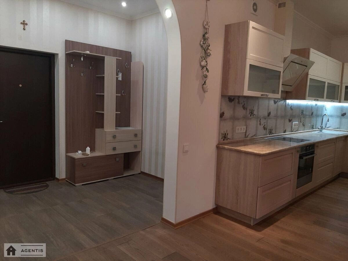 Apartment for rent 3 rooms, 90 m², 4th fl./17 floors. 36, Yevhena Konovaltsya vul. Shchorsa, Kyiv. 