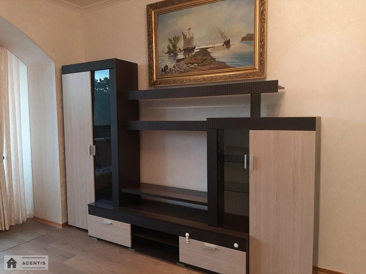 Здам квартиру 3 кімнати, 90 m², 4 пов./17 поверхів. 36, Євгена Коновальця вул. (Щорса), Київ. 