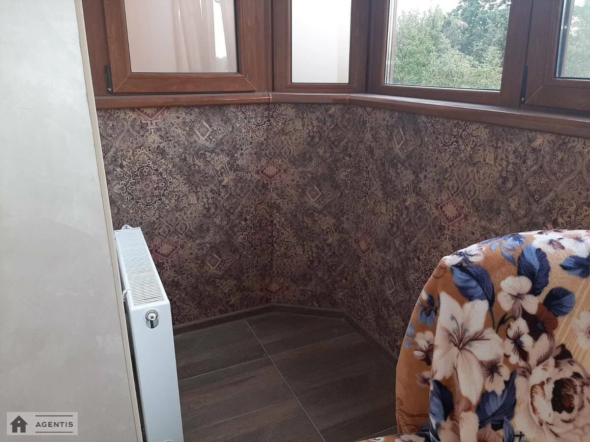 Здам квартиру 3 кімнати, 90 m², 4 пов./17 поверхів. 36, Євгена Коновальця вул. (Щорса), Київ. 