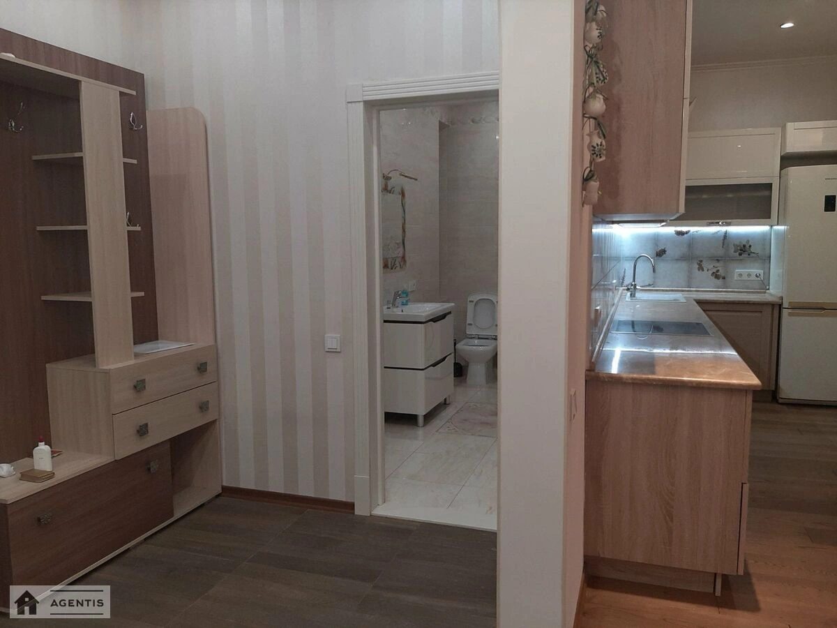 Здам квартиру 3 кімнати, 90 m², 4 пов./17 поверхів. 36, Євгена Коновальця вул. (Щорса), Київ. 