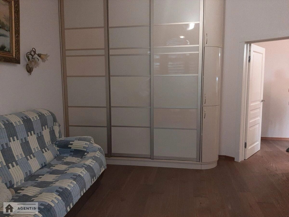 Сдам квартиру 3 комнаты, 90 m², 4 эт./17 этажей. 36, Євгена Коновальця вул. (Щорса), Киев. 