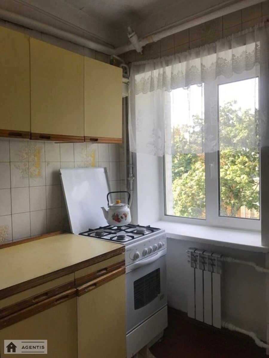 Apartment for rent 1 room, 42 m², 6th fl./6 floors. 6, Zadorozhniy 6, Kyiv. 