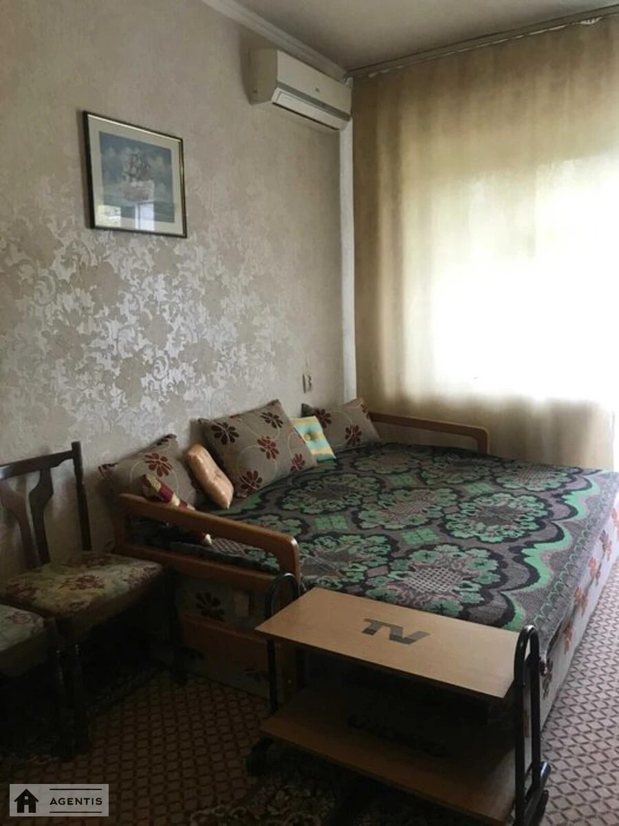 Apartment for rent 1 room, 42 m², 6th fl./6 floors. 6, Zadorozhniy 6, Kyiv. 